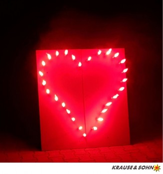Ein brennendes rotes Herz Lichterbild